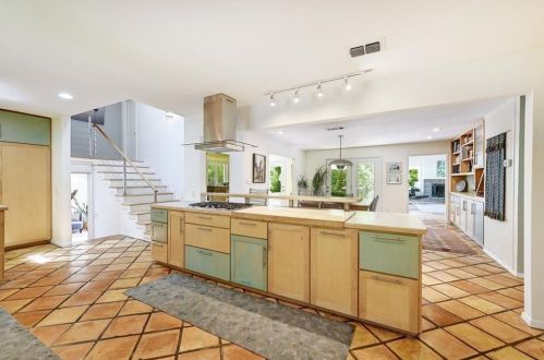 805 Frst Vw Dr, Austin TX 78746-4519 exterior