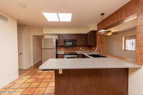 7437 Casablanca Dr, Tucson AZ 85704-1315 exterior