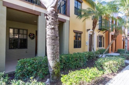 9092 Chula Vista St, Naples, FL 11004-3263