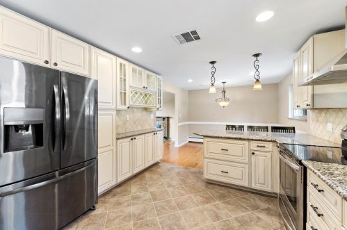 513 Pat Hvn Dr, Pittsburgh PA 15243-1739 exterior