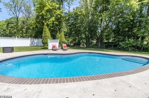 1925 Inverness Dr, Scotch Plains NJ 07076-2613 exterior