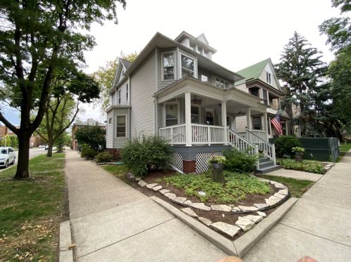 3902 Hamilton Ave, Chicago, IL 60618-3920