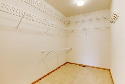 1932 Shamrock Pl, Chaska MN 55318-5405 exterior