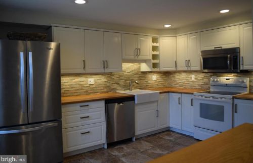 8930 Barrowgate Ct, Rockville MD  20854-2591 exterior