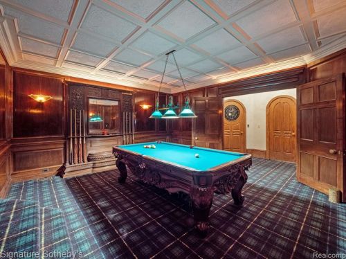 2009 Victoria Hl, Rochester MI exterior