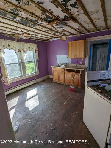 19 1 St, East Freehold NJ 07728-2453 exterior