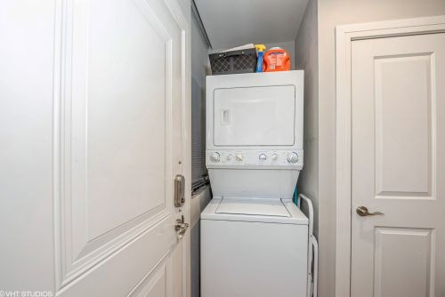 2430 Geneva Ter, Chicago IL  60614-7780 exterior