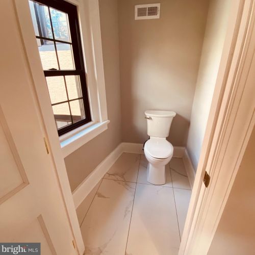 776 Front St, Philadelphia PA 19147-3523 exterior