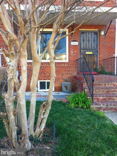 518 Fayette St, Alexandria VA  22314-2267 exterior