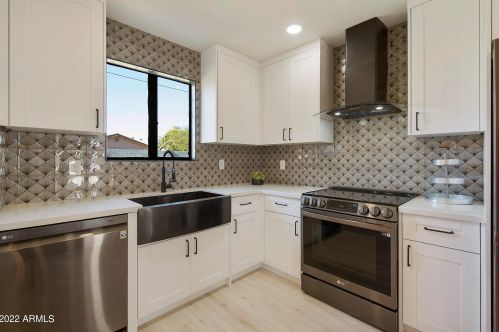 7008 11th Way, Phoenix AZ  85020-5313 exterior