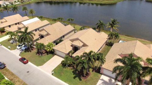 9256 Cove Point Cir, Boynton Beach FL 33472-2766 exterior