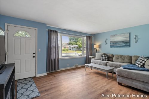 4041 Lester Dr, Grand Rapids MI 49525-1455 exterior