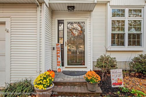 77 Bonnie Dr, Middletown, NJ 07748-5110