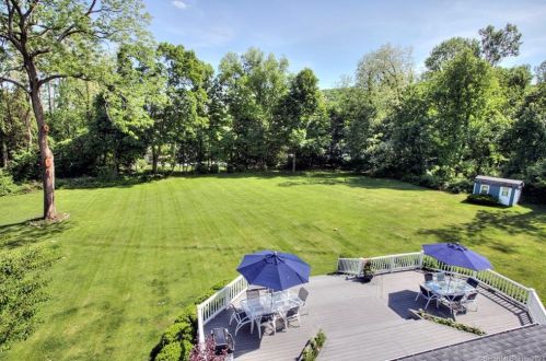 11 Farrar Ln, Ridgefield CT 06877-2406 exterior