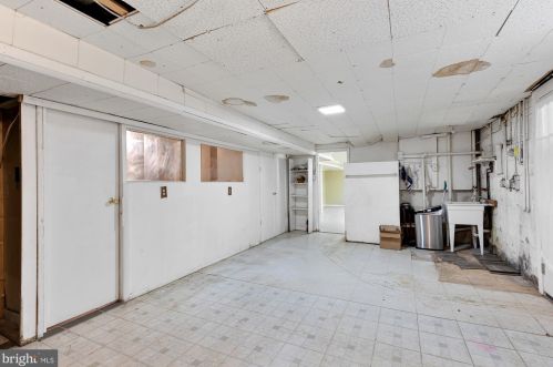 5952 Kedron St, Springfield VA  22150-3927 exterior