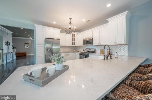 328 Lemonte St, Philadelphia PA 19128-4520 exterior