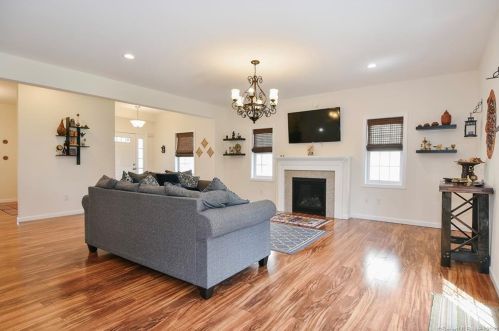 47 Windermere Vlg Rd, Ellington CT exterior