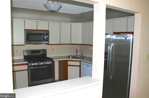 17 Mendrey Ct, Trenton NJ 08648-2661 exterior