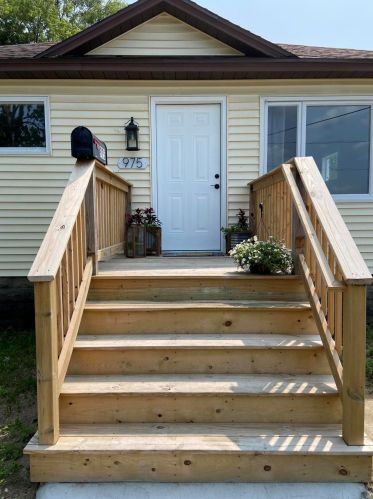 975 Evanston Ave, Meskegon MI  49442-4062 exterior