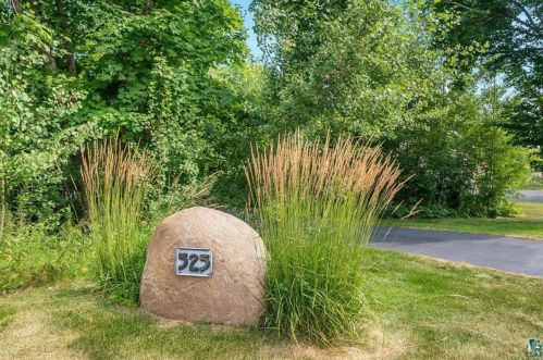 525 Crystal Dr, Duluth MN 55811-4409 exterior