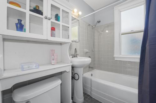 5638 Tripp Ave, Chicago IL 60629-4844 exterior