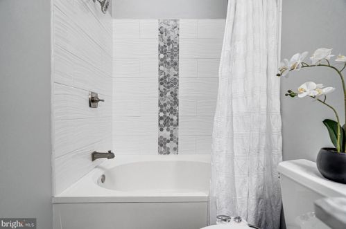 5319 Buxton Ct, Alexandria VA 22315-4760 exterior