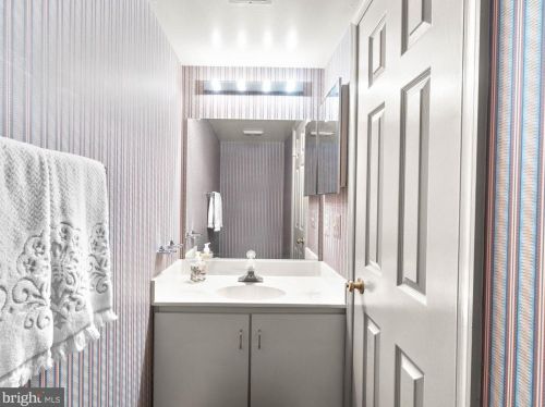 10960 Bloomingdale Dr, Rockville MD 20852-5550 exterior