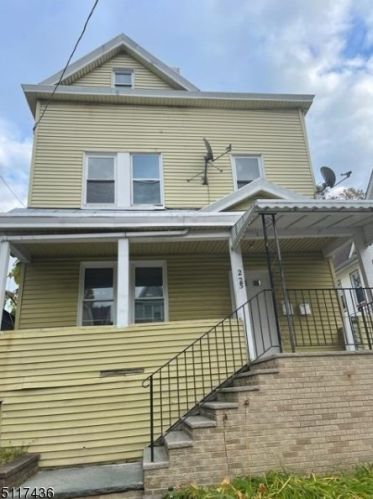 225 21st St, Paterson, NJ 07513-1507