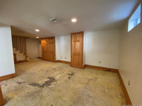 239 Seaside Ave, Milford CT 06460-6311 exterior