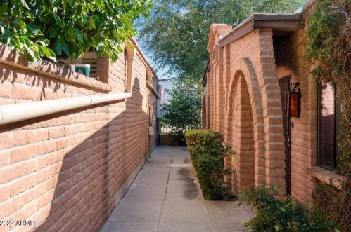 3002 32nd St, Phoenix AZ  85018-6869 exterior