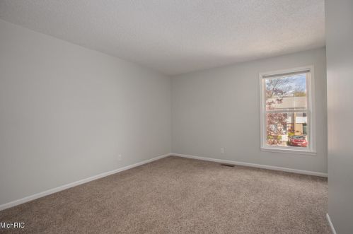 3630 Kenbrooke Ct, Kalamazoo MI 49006-5437 exterior