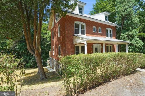 647 Convent Rd, Chester, PA 19014-1221