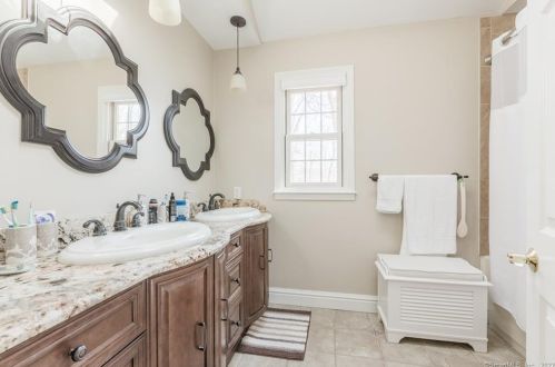 119 Deforest Rd, Wilton CT 06897-1910 exterior