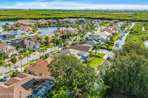 2025 Sykes Crk Dr, Merritt Island FL 32953-3066 exterior