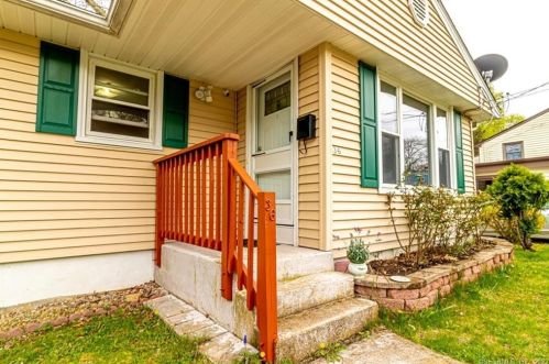 36 Park Avenue Ext, Uncasville CT 06382-1817 exterior