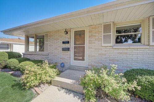 8519 Crawford Ave, Milwaukee, WI 53228-1717