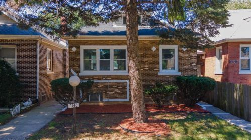 9132 Saginaw Ave, Chicago IL  60617-4150 exterior