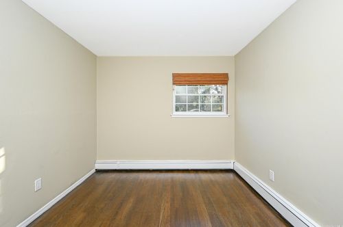 2 Gehrig St, Commack NY 11725-2006 exterior