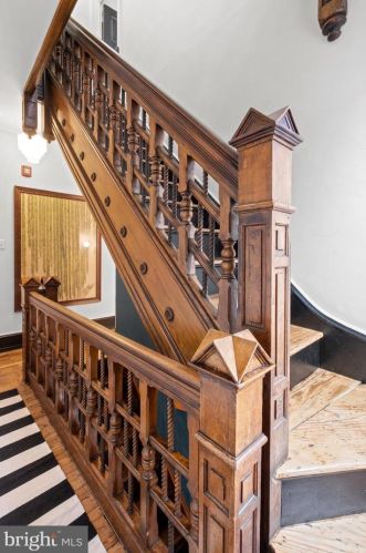 526 Girard Ave, Philadelphia PA 19130-1617 exterior