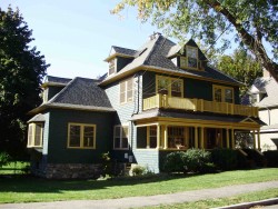 59 Oxford Rd, Newton, MA 02459-2407