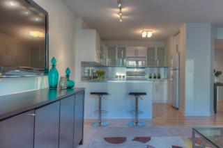 1000 La Salle Dr, Chicago IL  60610-2676 exterior