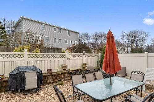 74 Leroy Ave, Valhalla NY 10595-1437 exterior