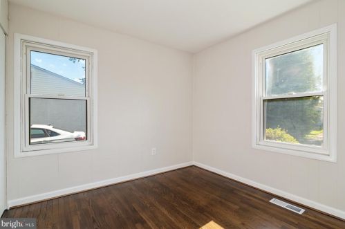 1320 Meadowvale Rd, Glen Burnie MD 21060-7017 exterior