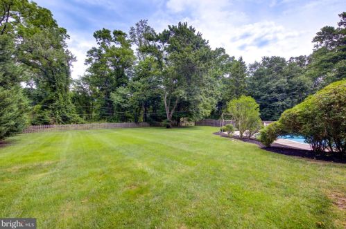 735 Hickory Ln, Berwyn PA 19312-1438 exterior