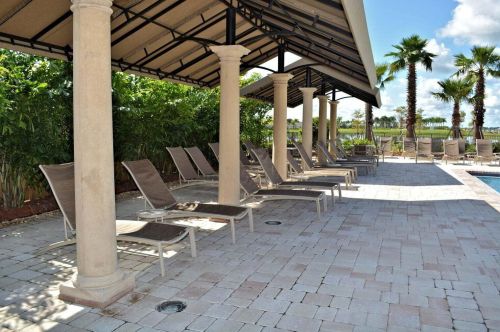 9472 Royal Poinciana Dr, Fort Pierce FL 34987-2513 exterior