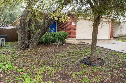 8603 Davis Oaks Trl, Austin TX  78748-6583 exterior