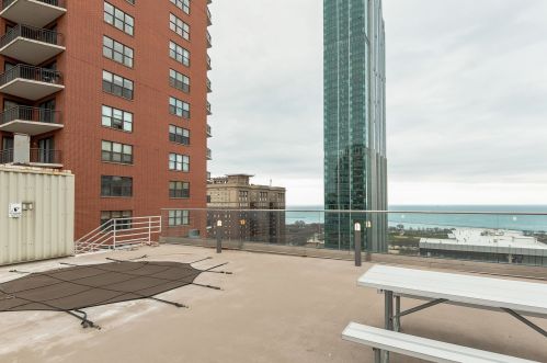 40 9th St, Chicago IL 60605-2137 exterior