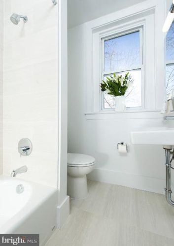 926 O St, Washington DC  20001-4272 exterior