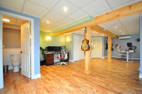 18 Arbor Rdg Rd, Torrington CT 06790-2576 exterior