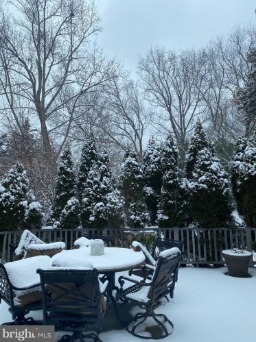 11300 Glen Rd, Rockville MD 20854-1849 exterior